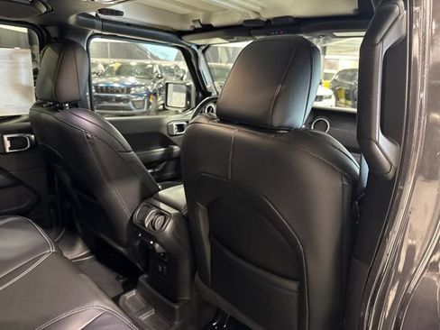 Used 2022 Jeep Wrangler Unlimited Sahara w/ Cold Weather Group AWD/4WD image 26