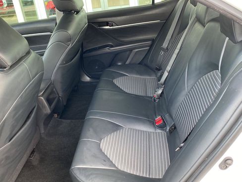 Used 2019 Toyota Camry SE w/ Convenience Package FWD image 17