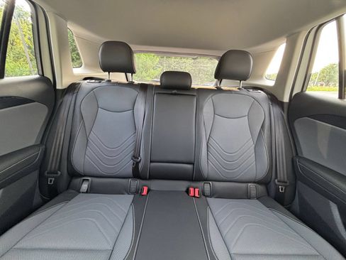 Used 2026 Volkswagen Tiguan SE AWD/4WD image 39