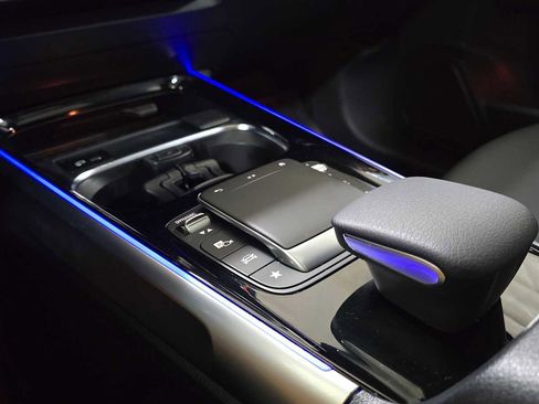 Used 2023 Mercedes-Benz GLB 250 GLB 250 image 33