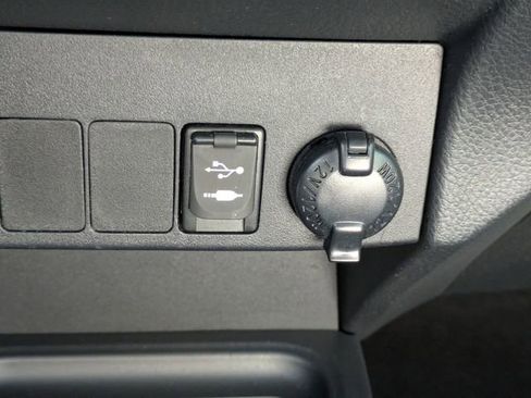 Used 2018 Toyota RAV4 XLE FWD image 24