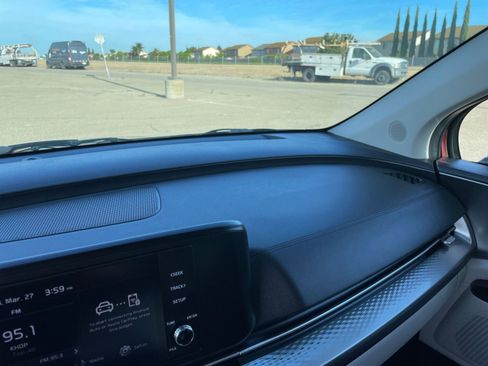 Used 2024 Kia Carnival LX image 37