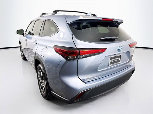 Certified 2022 Toyota Highlander XLE image 5