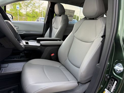 New 2026 Toyota Sienna XLE image 27