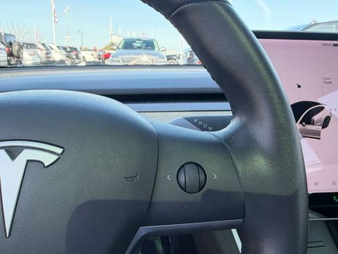 Used 2020 Tesla Model 3 Standard Range Plus image 13