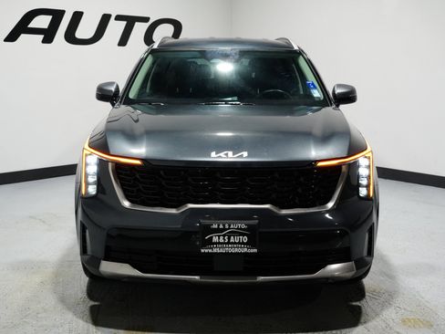 Used 2024 Kia Sorento S image 2
