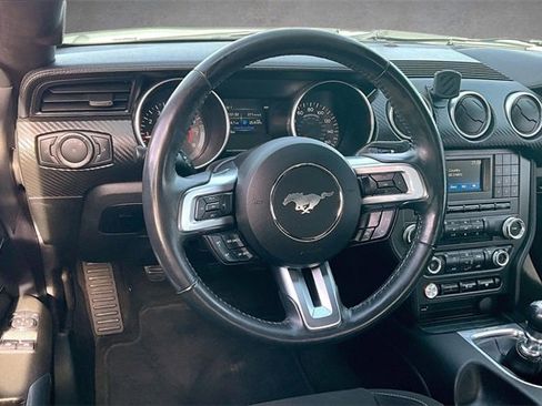Used 2018 Ford Mustang Coupe image 3