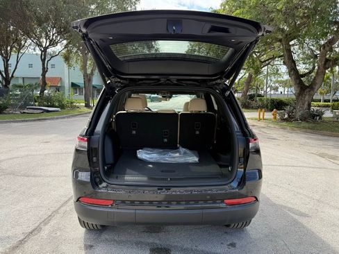 New 2025 Jeep Grand Cherokee Limited image 37