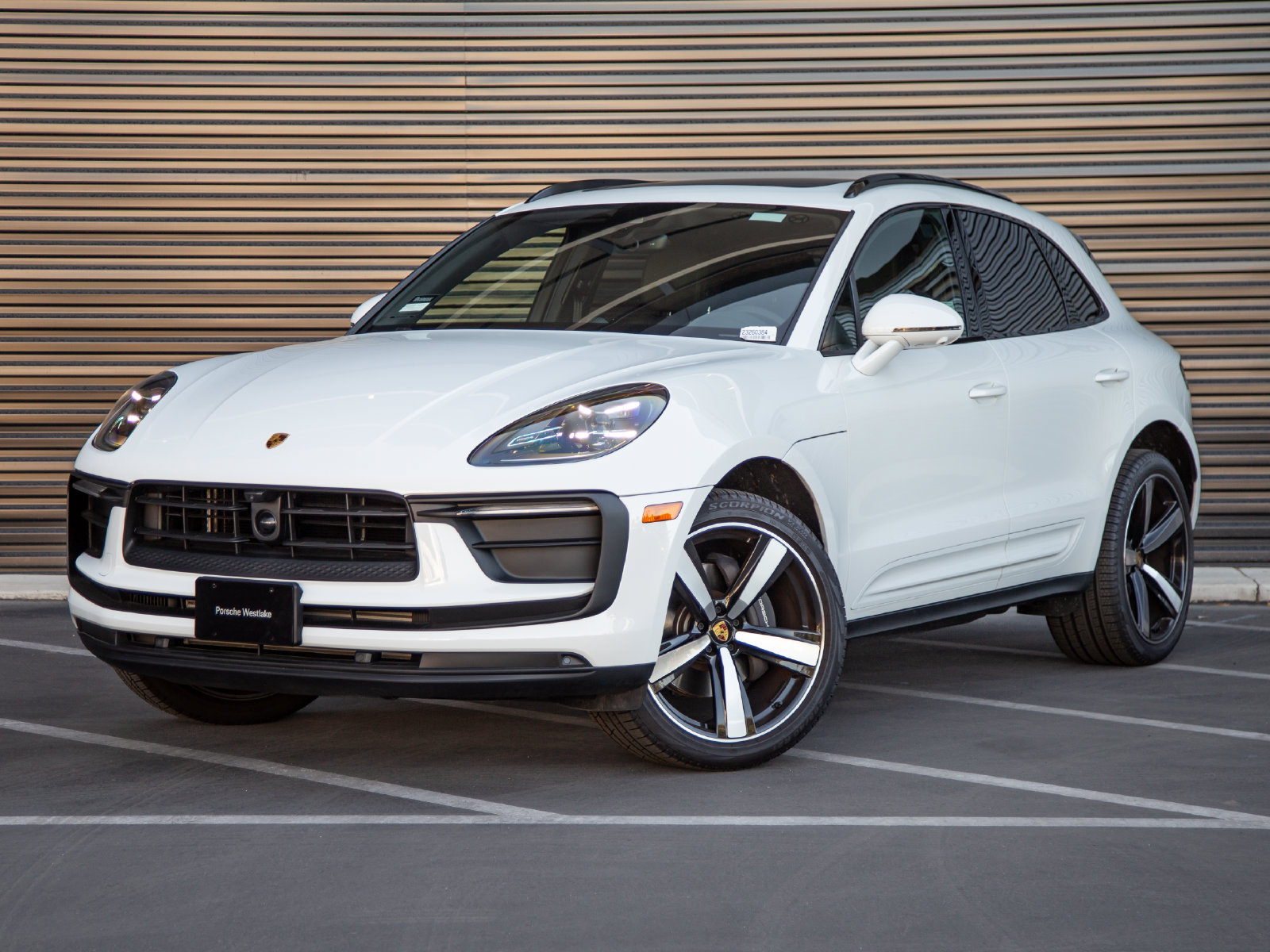 Certified 2026 Porsche Macan AWD/4WD image 1