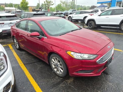 Used 2017 Ford Fusion SE w/ Fusion SE Technology Package FWD image 1