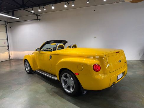 Used 2004 Chevrolet SSR w/ Preferred Equipment Group image 29