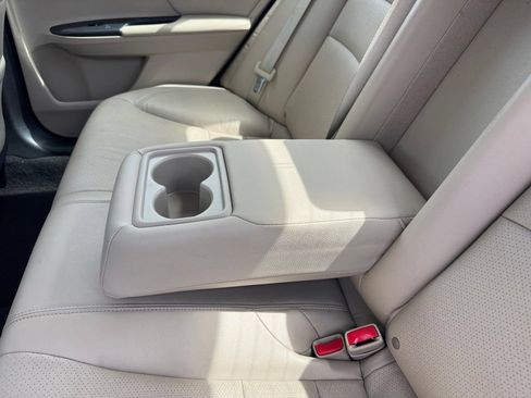 Used 2017 Honda Accord EX-L image 10