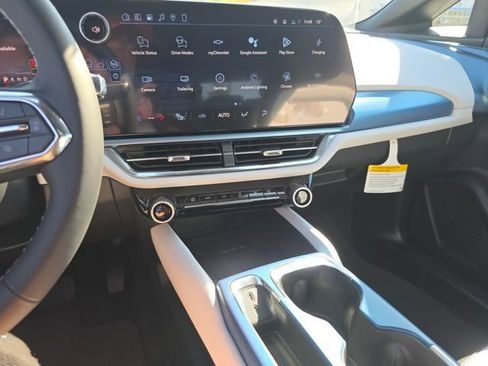 New 2026 Chevrolet Equinox EV LT image 9