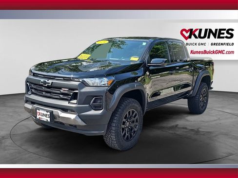 Used 2024 Chevrolet Colorado Trail Boss w/ Advanced Trailering Package AWD/4WD image 5