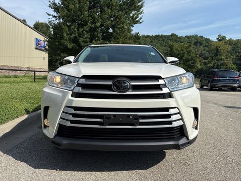 Used 2019 Toyota Highlander XLE AWD/4WD image 2