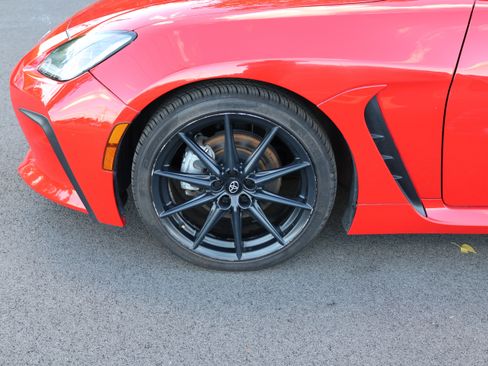 Used 2023 Toyota GR86 Premium RWD image 9