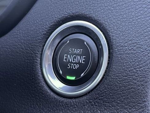 Certified 2021 Cadillac XT4 Luxury w/ Cold Weather Package image 19