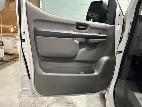 Used 2021 Nissan NV 2500 S image 18