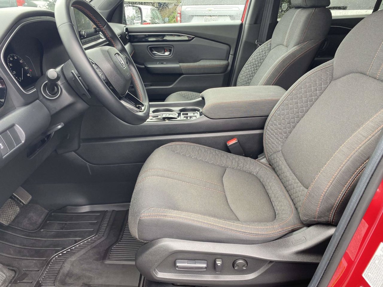 Used 2025 Honda Pilot Sport image 25