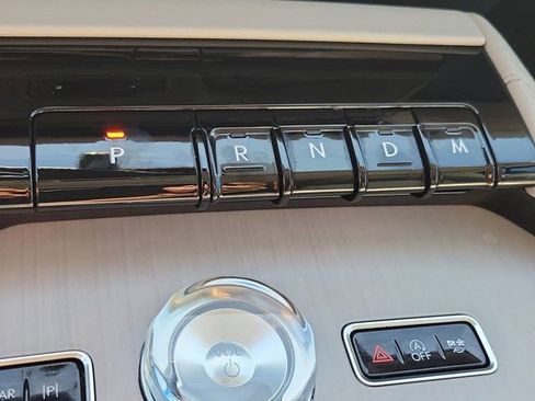 Certified 2025 Lincoln Navigator Reserve AWD/4WD image 32