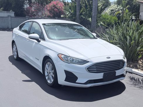 Used 2019 Ford Fusion SE FWD image 4