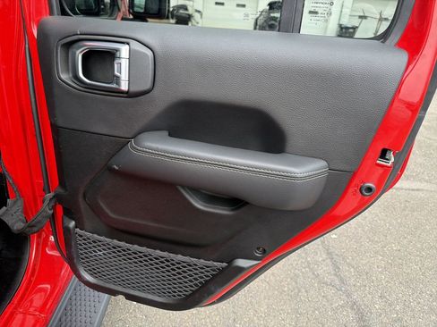 Used 2023 Jeep Wrangler Unlimited Sahara w/ Cold Weather Group AWD/4WD image 17