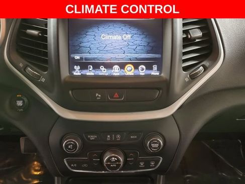 Used 2018 Jeep Cherokee Trailhawk image 20