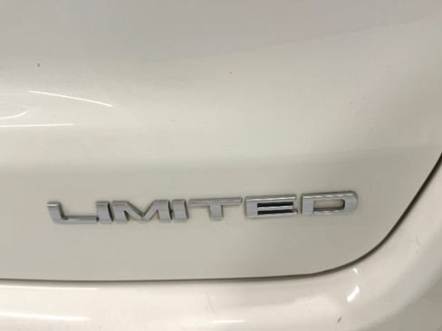 Used 2018 Jeep Compass Limited w/ Navigation Group AWD/4WD image 17