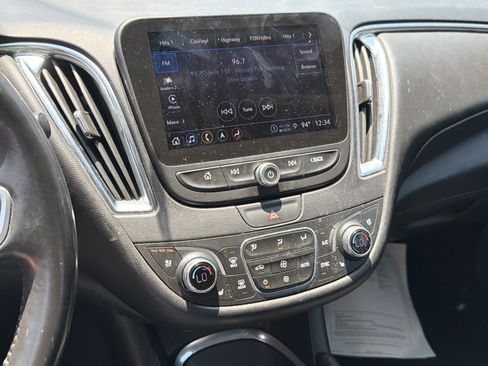 Used 2022 Chevrolet Malibu Premier FWD image 17