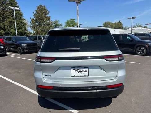 Used 2024 Jeep Grand Cherokee Altitude AWD/4WD image 29