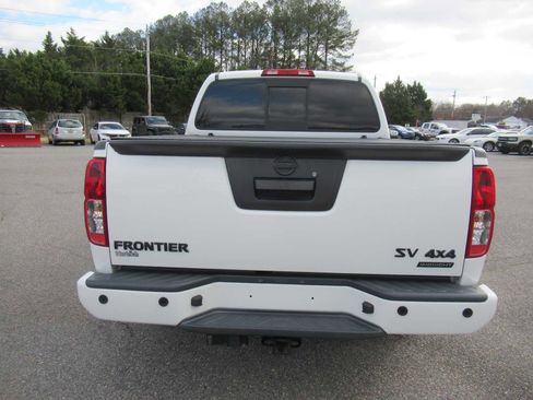 Used 2021 Nissan Frontier SV image 6