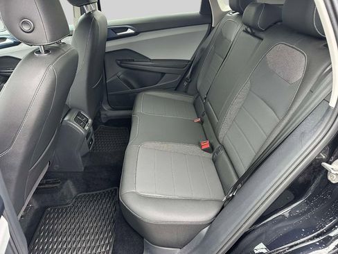 Used 2024 Volkswagen Taos SE image 19