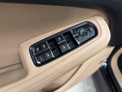 Used 2023 Porsche Macan S AWD/4WD image 14