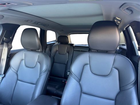 Certified 2025 Volvo XC60 B5 Core image 19