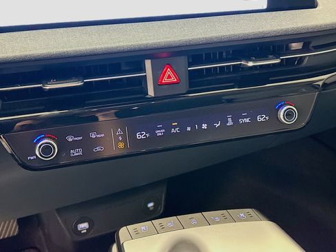 Used 2024 Kia EV6 Wind image 24