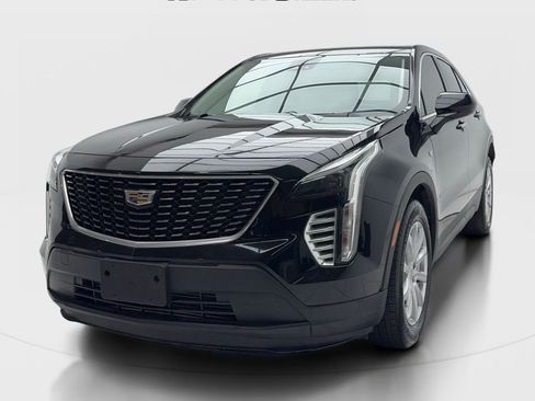 Used 2022 Cadillac XT4 Luxury w/ Cold Weather Package image 5