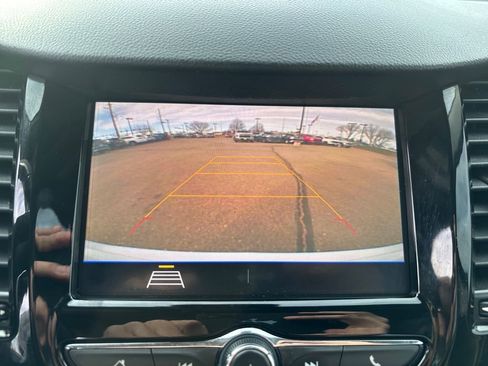 Used 2022 Chevrolet Trax LT w/ LT Convenience Package image 19