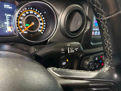 Used 2021 Jeep Gladiator Sport image 20