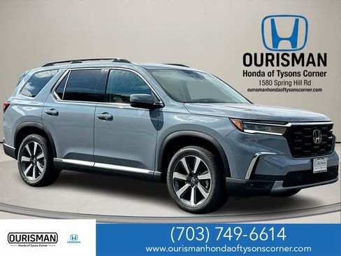 New 2025 Honda Pilot Touring image 1