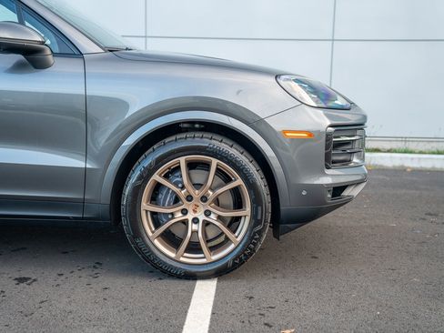 Certified 2026 Porsche Cayenne AWD/4WD image 9