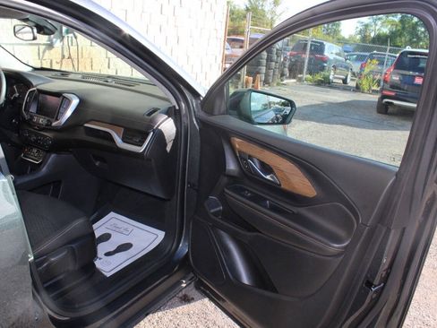 Used 2020 GMC Terrain SLE w/ Driver Convenience Package AWD/4WD image 19