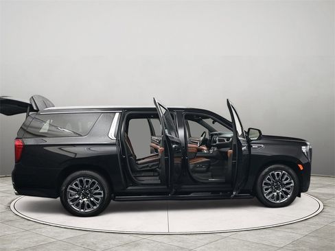 Used 2023 GMC Yukon XL Denali Ultimate image 31
