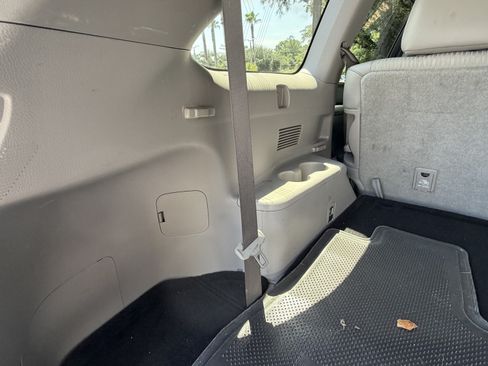 Used 2017 Toyota Highlander Plus FWD image 35