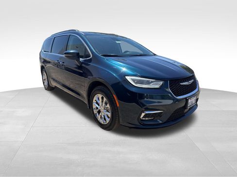 Used 2022 Chrysler Pacifica Touring-L AWD/4WD image 7