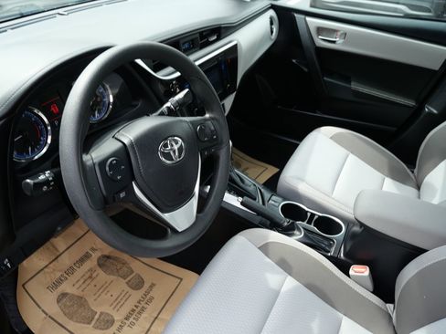 Used 2019 Toyota Corolla LE image 12