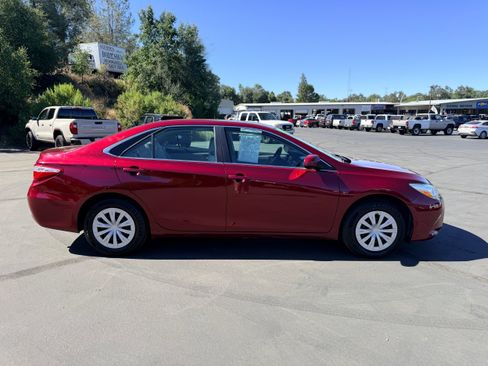 Used 2016 Toyota Camry LE FWD image 5