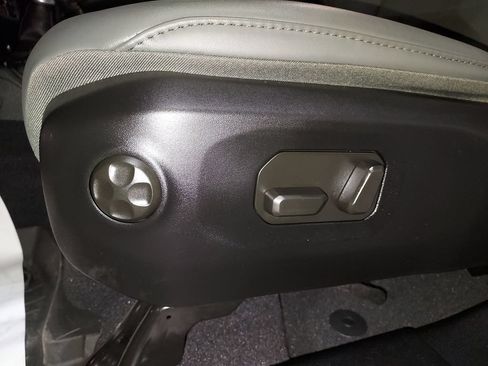 Used 2025 Jeep Gladiator Mojave AWD/4WD image 18