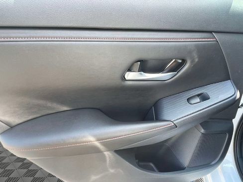 Used 2025 Nissan Sentra SR FWD image 13