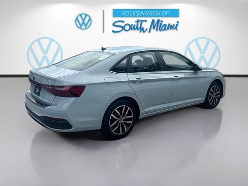 Used 2025 Volkswagen Jetta SE FWD image 7