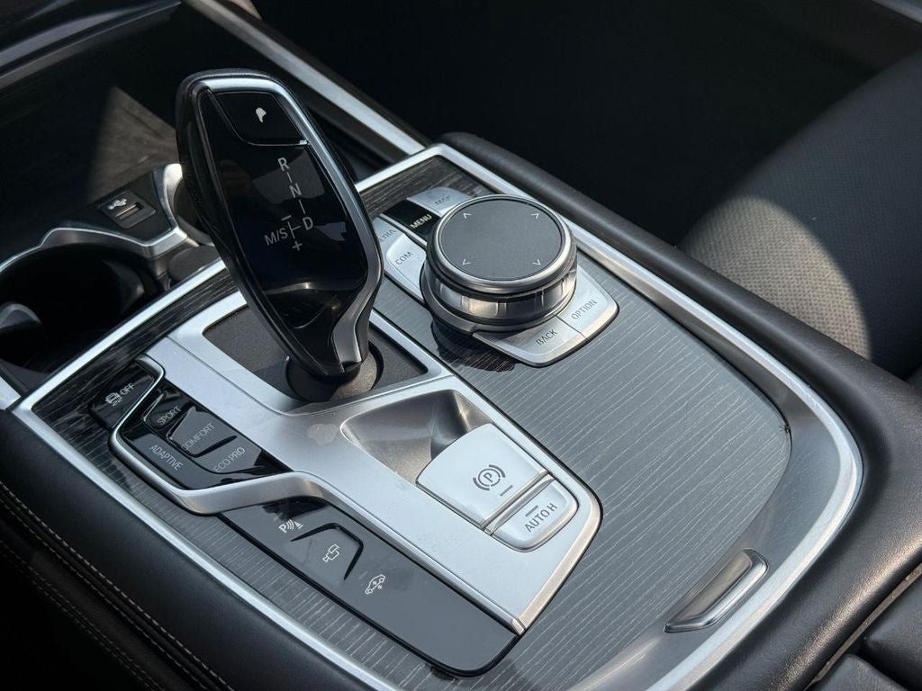 Used 2021 BMW 750i xDrive w/ M Sport Package AWD/4WD image 22